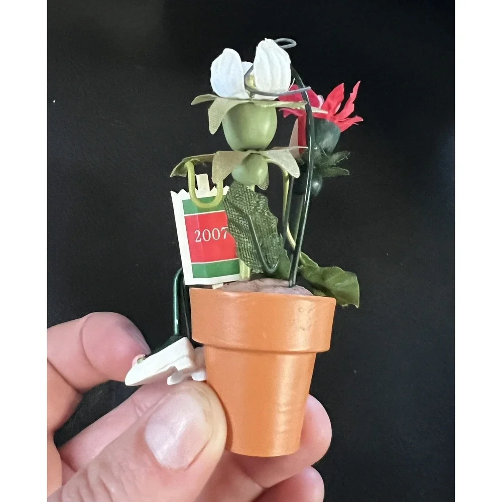 Hallmark Ornament Best Buds Two Flowers in a Flowerpot 2007 Christmas Keepsake